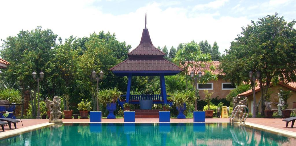 Pictory Garden Resort Sattahip Exterior photo